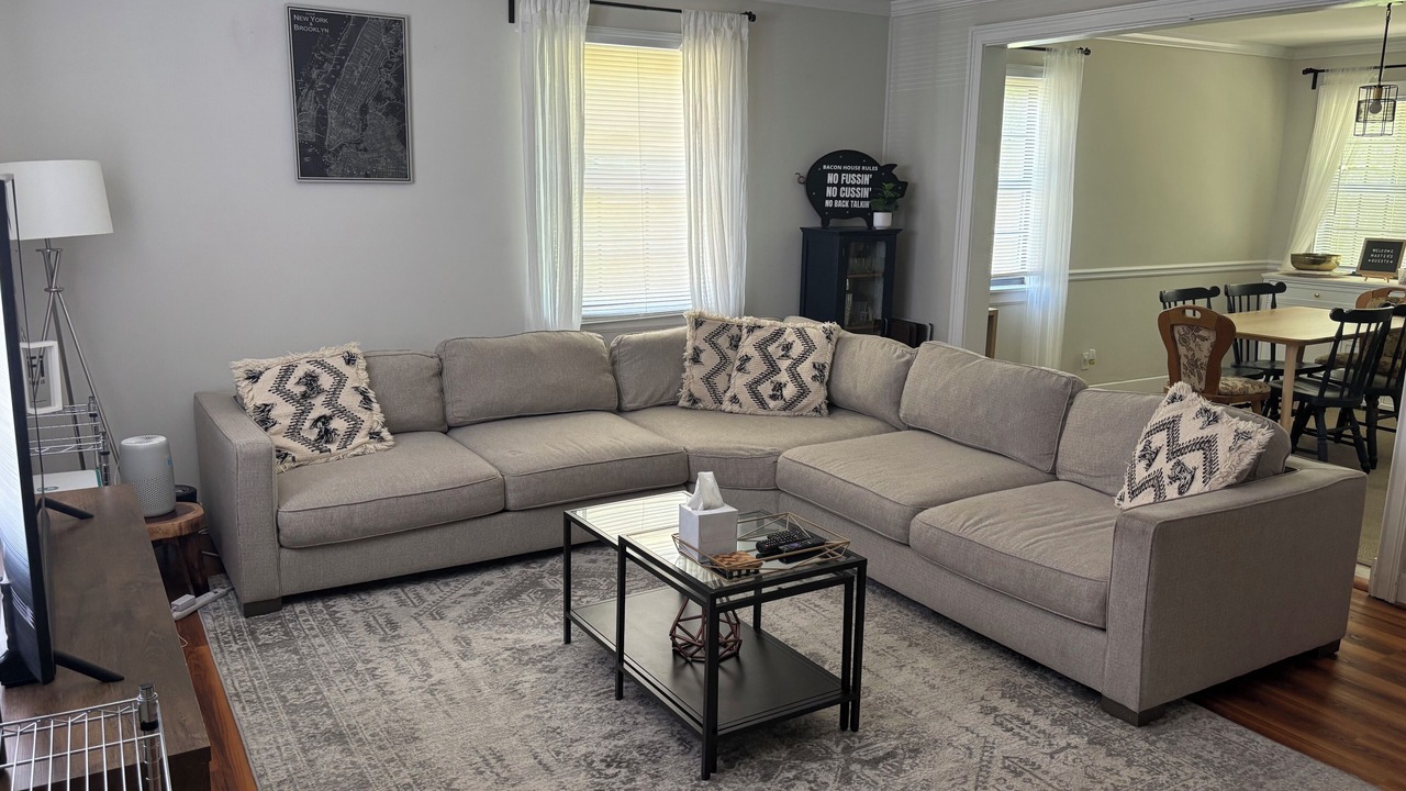 Photo of Livingroom in Forest Hills