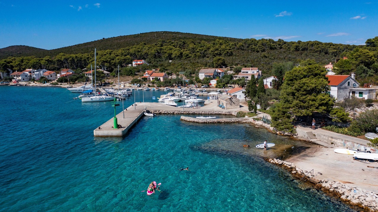 Photo of Others in Molat