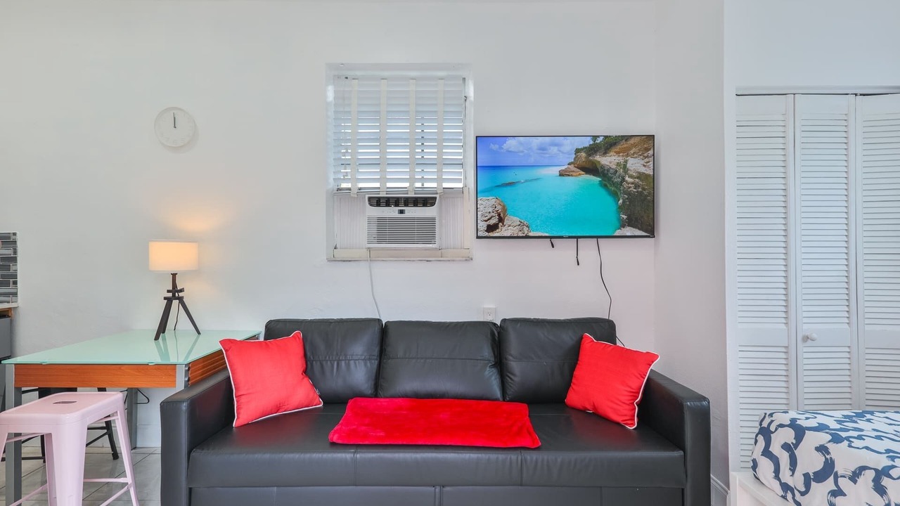 Photo of Bedroom in Downtown Hollywood