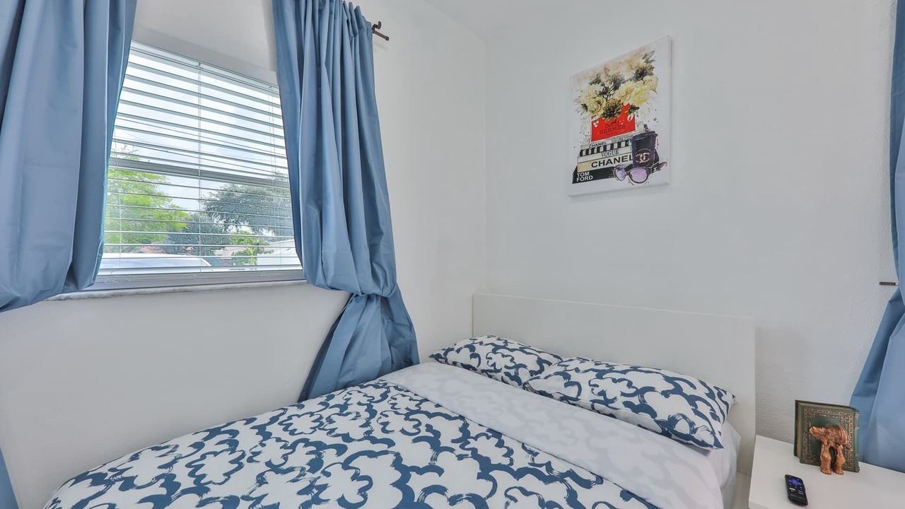 Photo of Bedroom in Downtown Hollywood