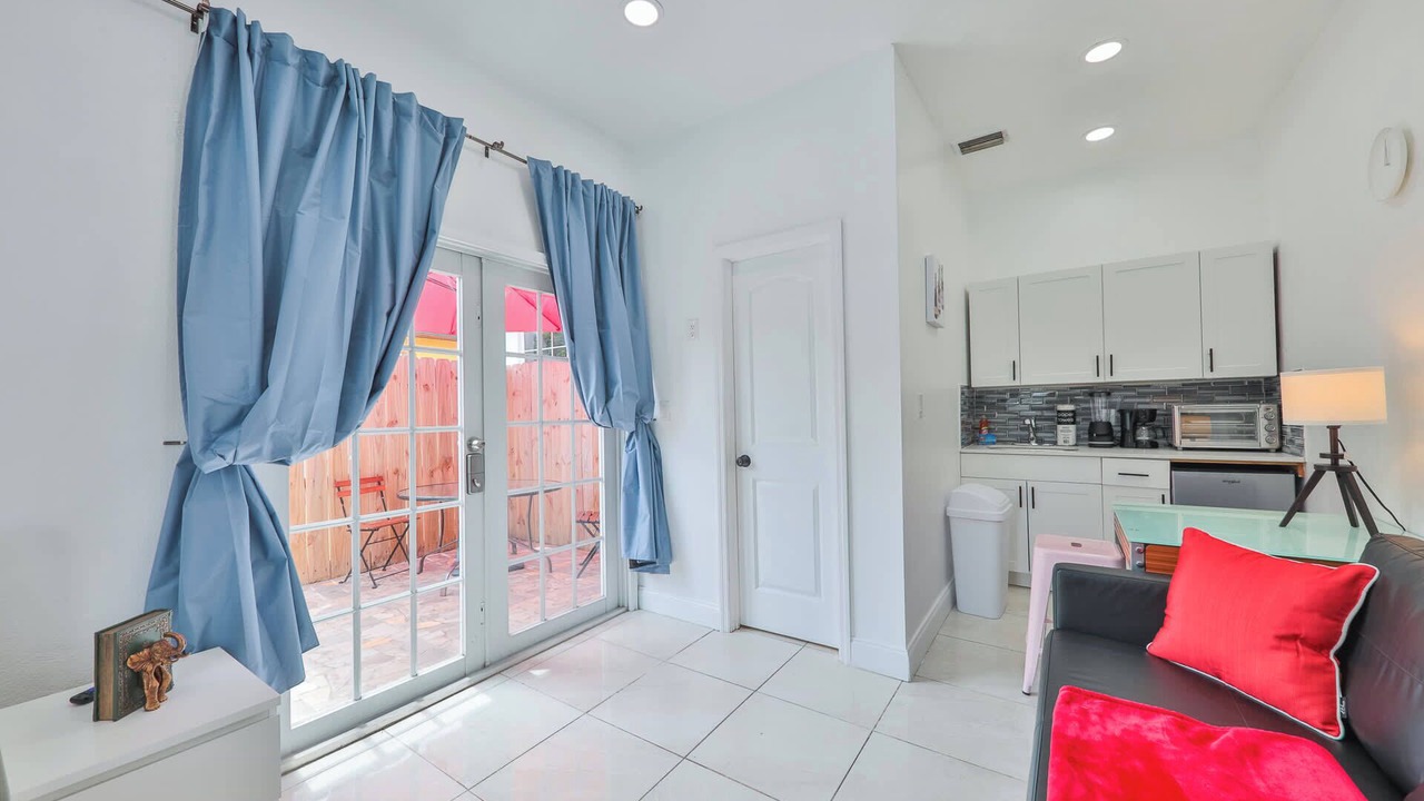 Photo of Livingroom in Downtown Hollywood