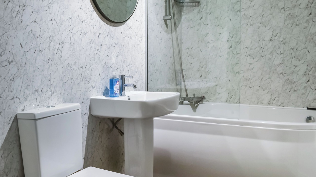 Photo of Bathroom in West Looe