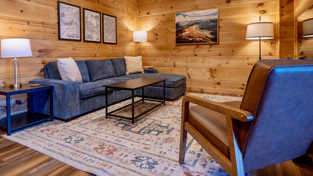 Photo of Livingroom in West Jefferson