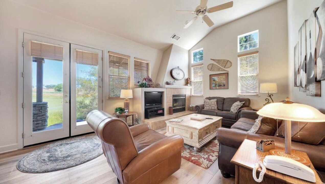 Photo of Livingroom in Saddle Creek