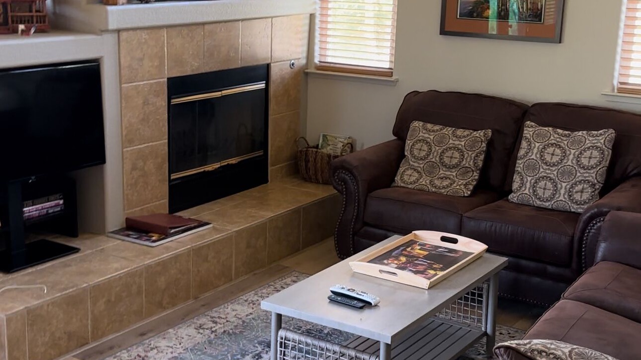Photo of Livingroom in Saddle Creek