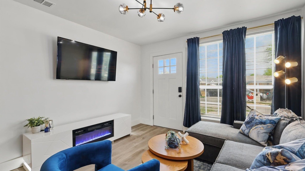 Photo of Livingroom in West Dallas