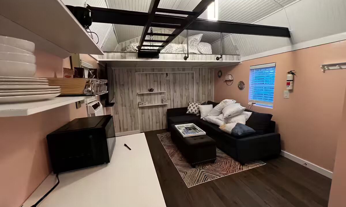 Photo of Livingroom in Bermuda Bay