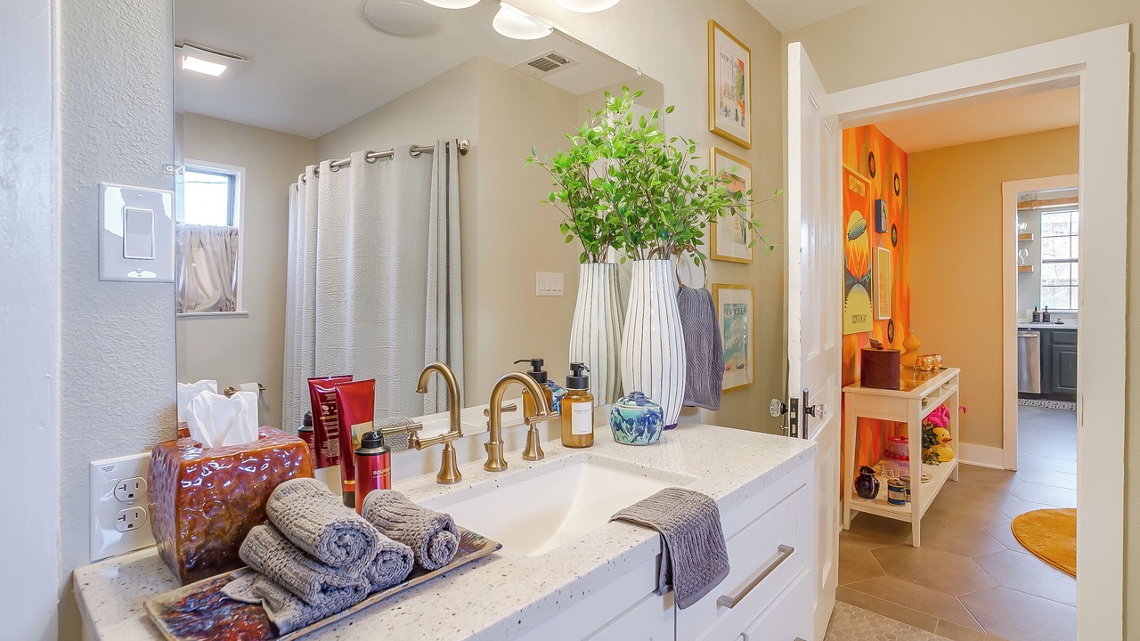 Photo of Bathroom in Central Arlington