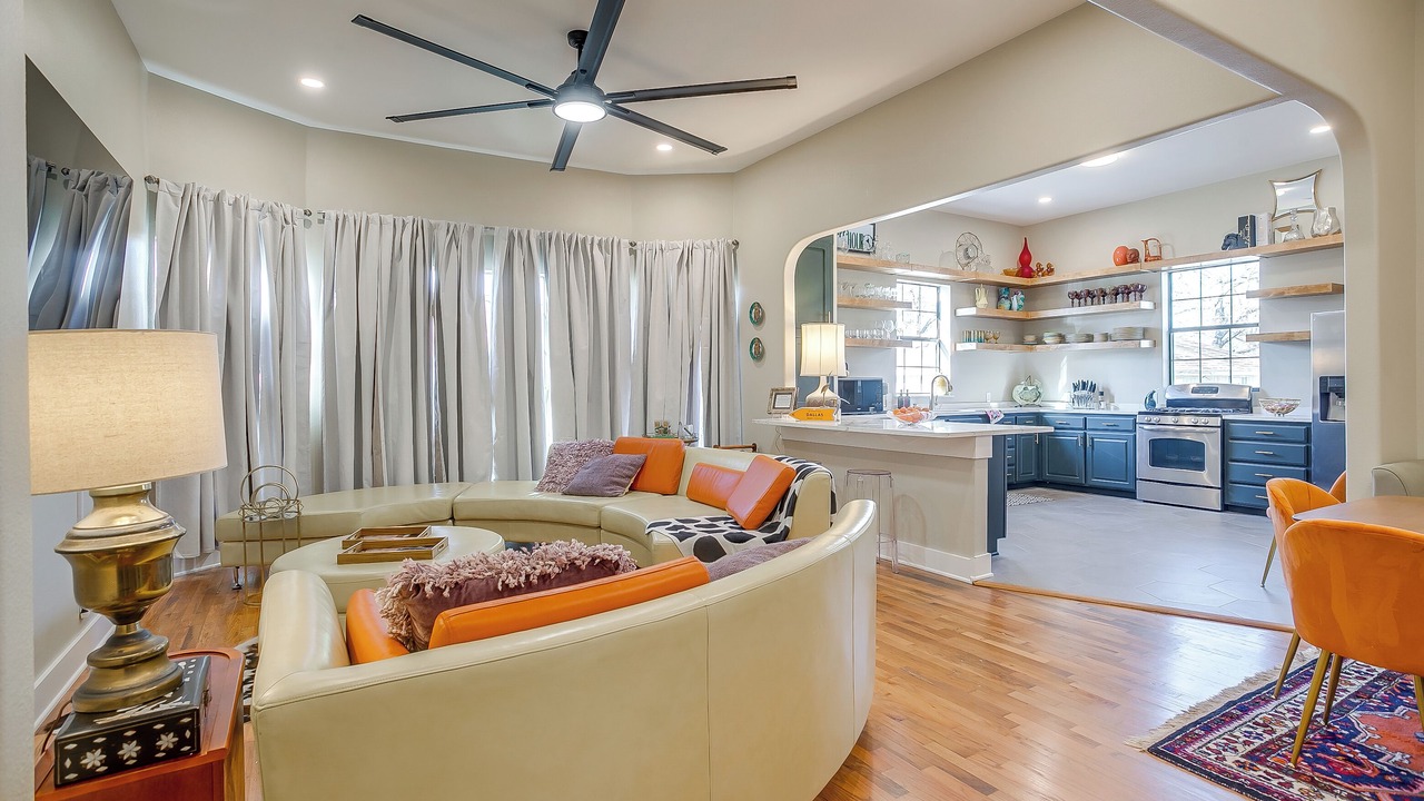 Photo of Livingroom in Central Arlington
