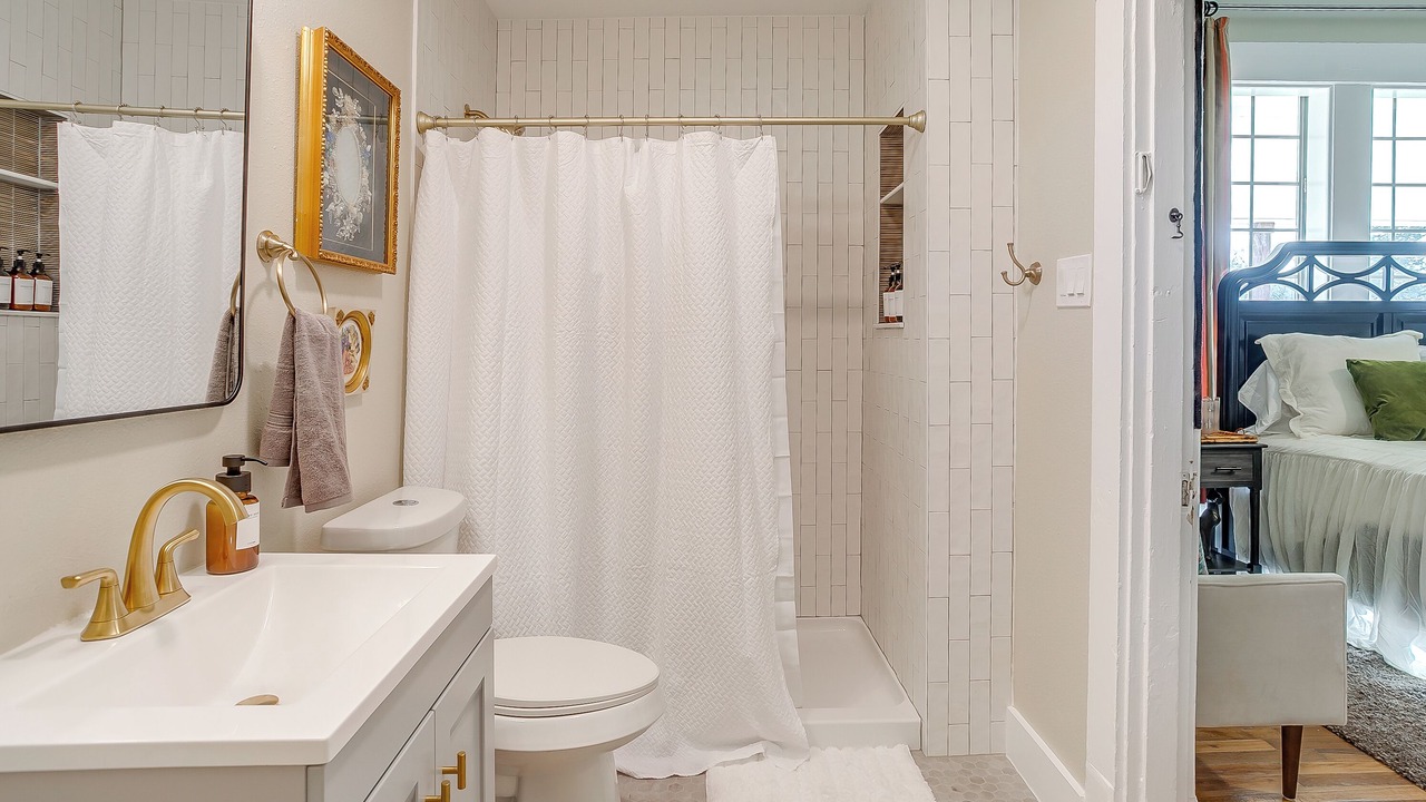 Photo of Bathroom in Central Arlington