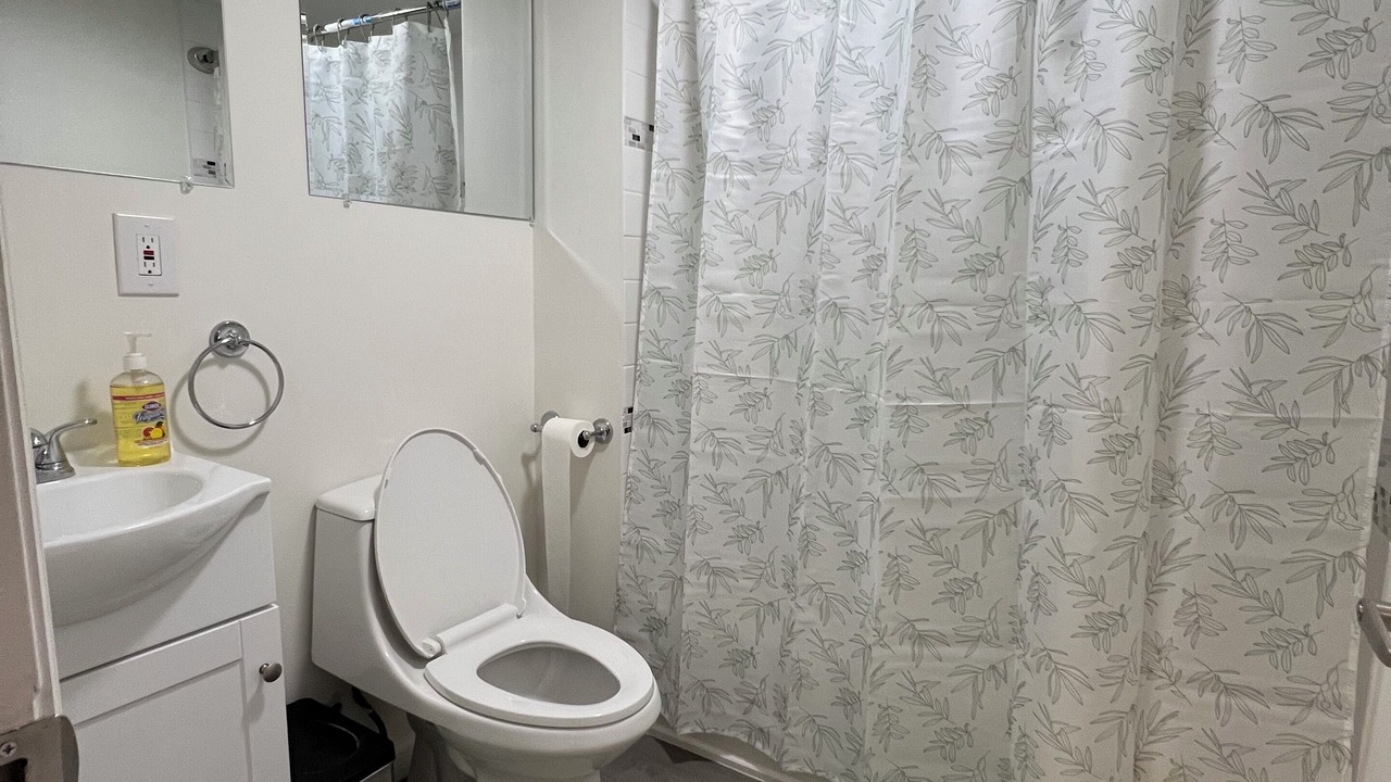 Photo of Bathroom in Stockade Historic District