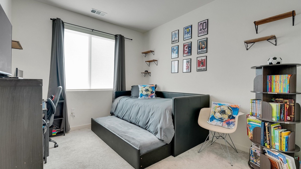 Photo of Bedroom in Lincoln Acres