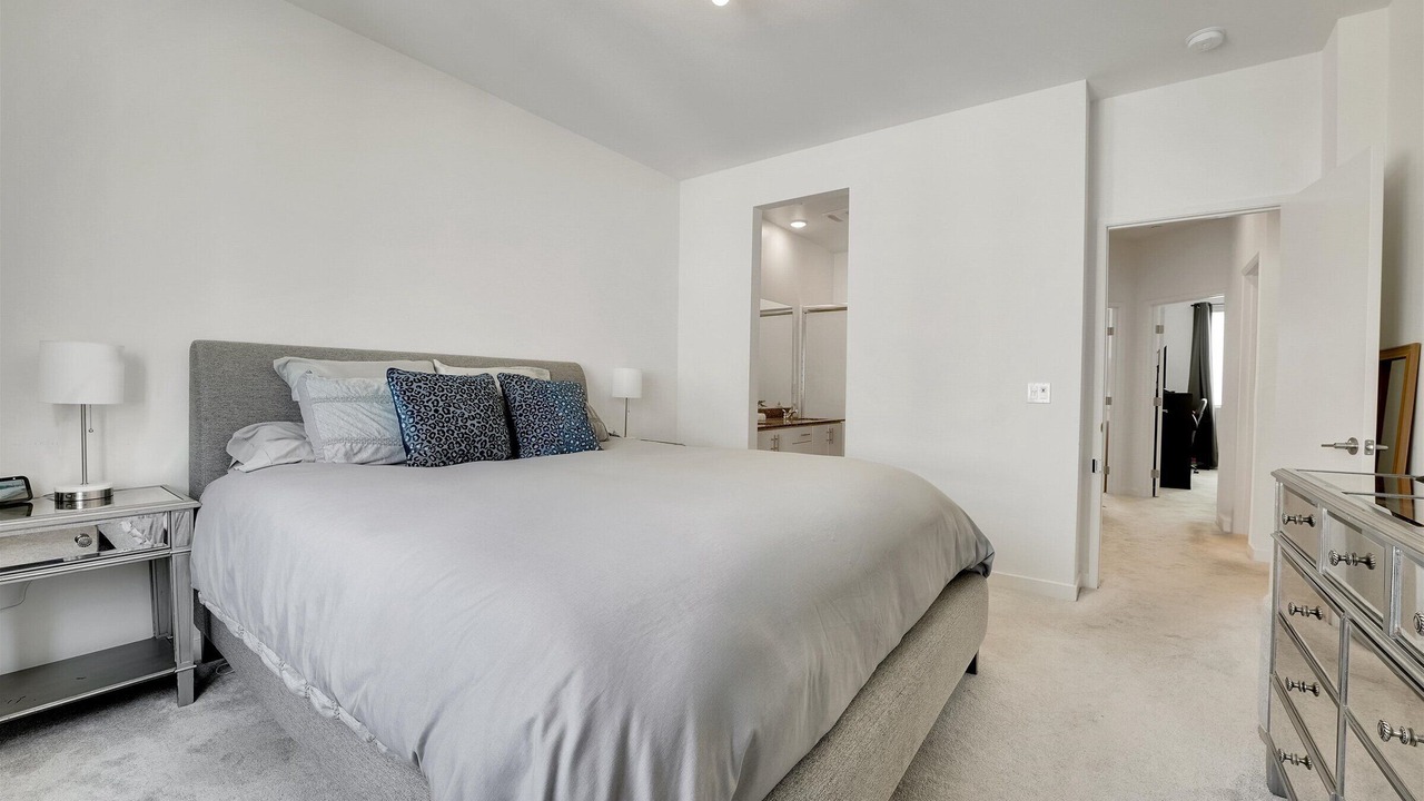 Photo of Bedroom in Lincoln Acres