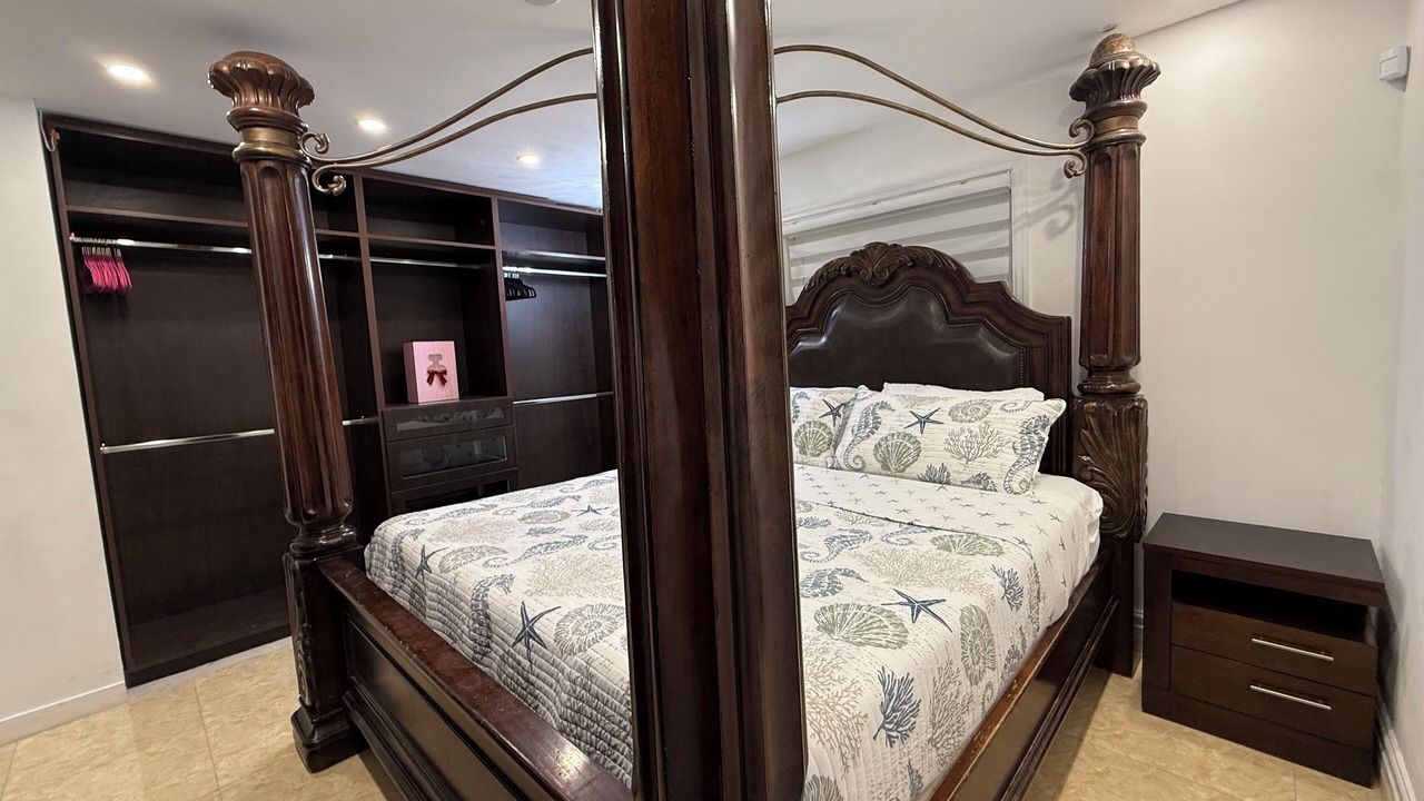 Photo of Bedroom in Hialeah
