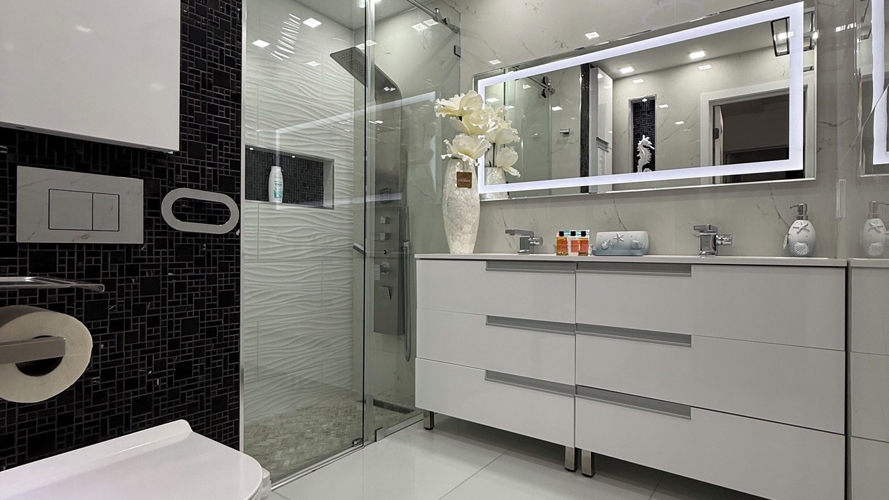 Photo of Bathroom in Hialeah