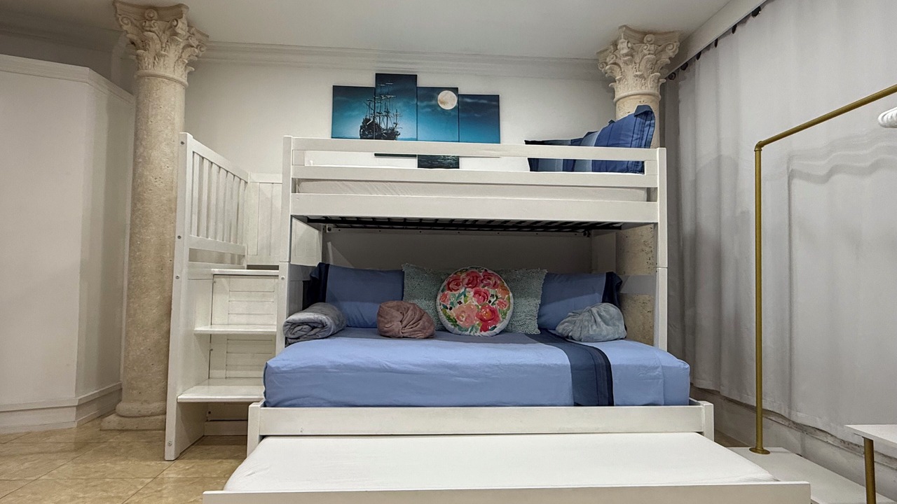 Photo of Bedroom in Hialeah