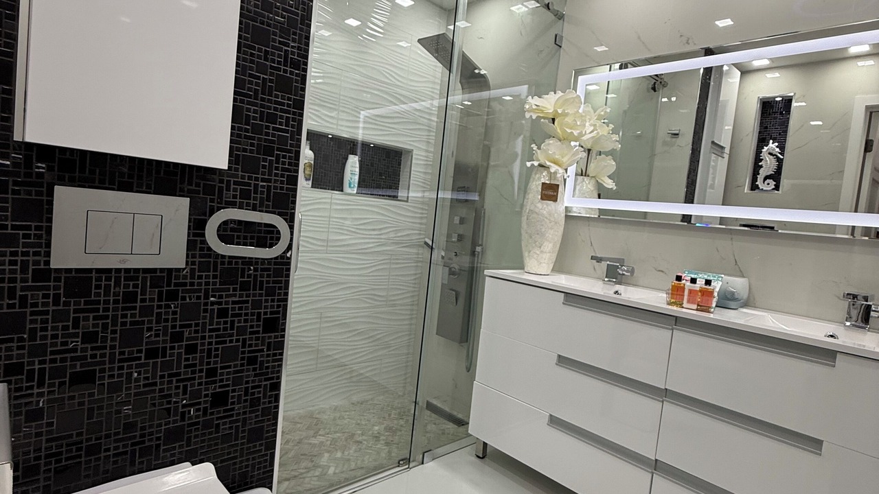 Photo of Bathroom in Hialeah