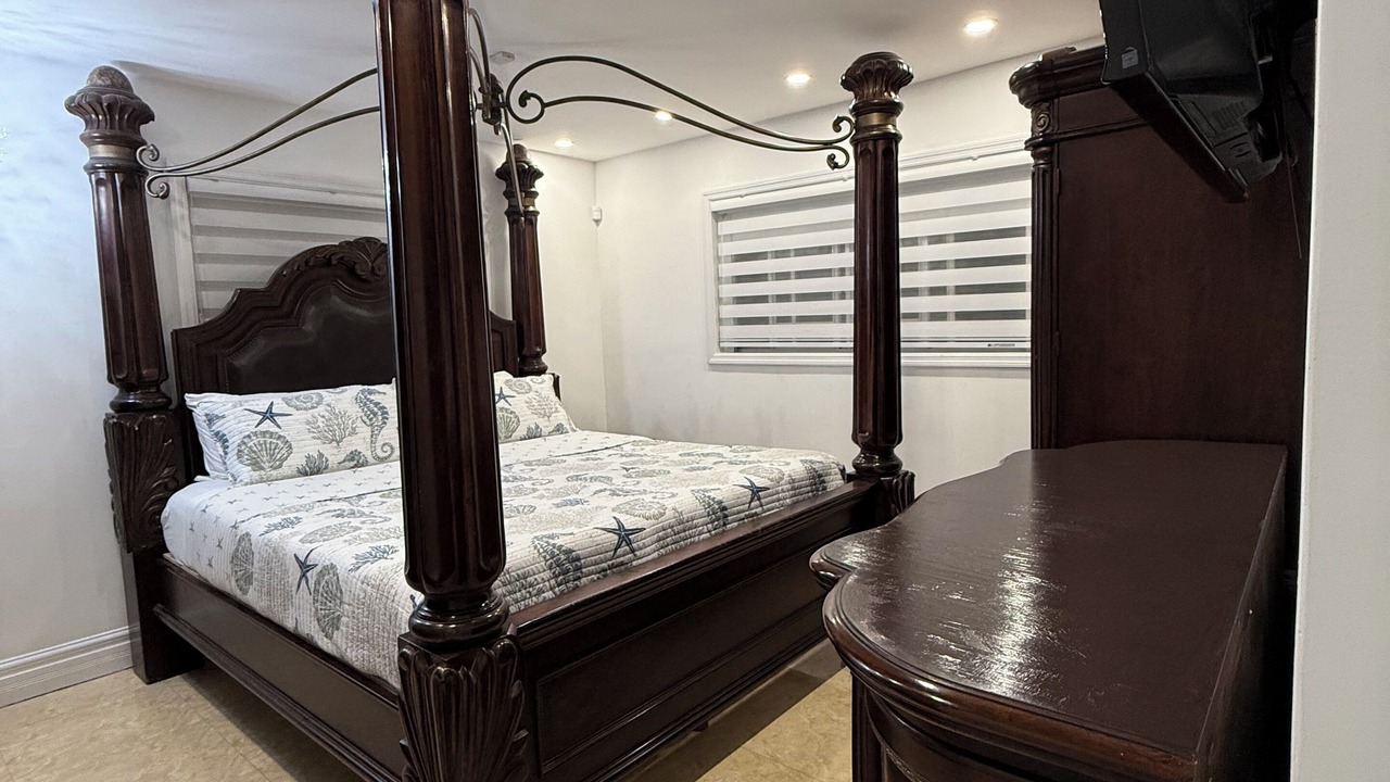 Photo of Bedroom in Hialeah
