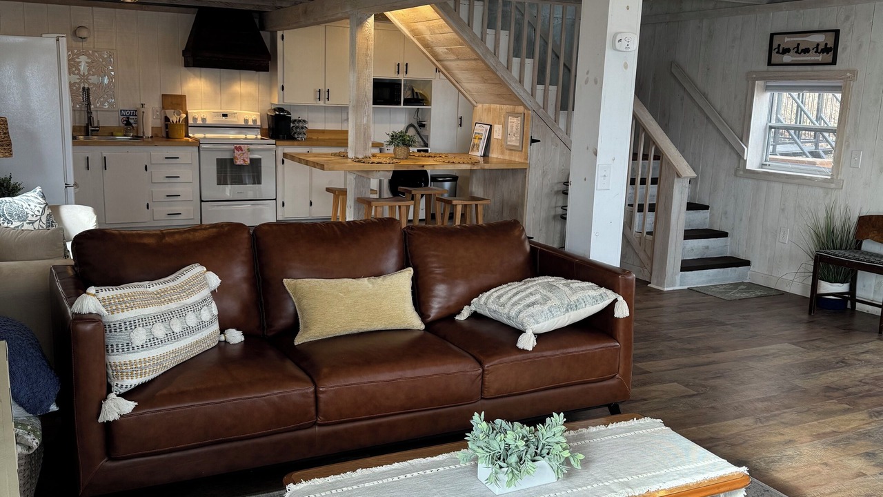 Photo of Livingroom in Town of Torrey