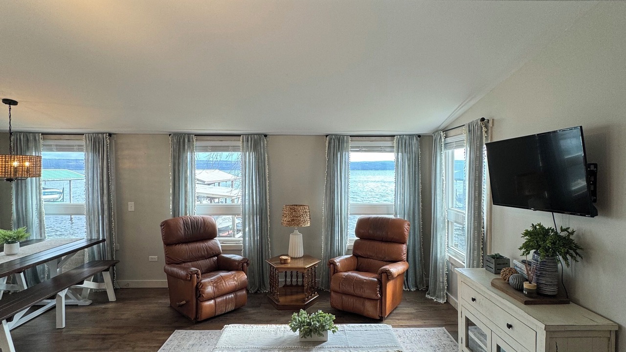 Photo of Livingroom in Town of Torrey