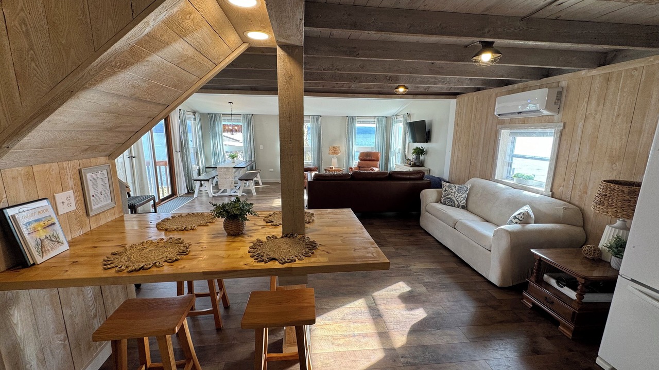 Photo of Livingroom in Town of Torrey