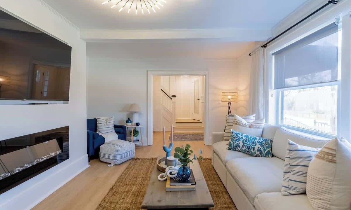 Photo of Livingroom in Grand Bend