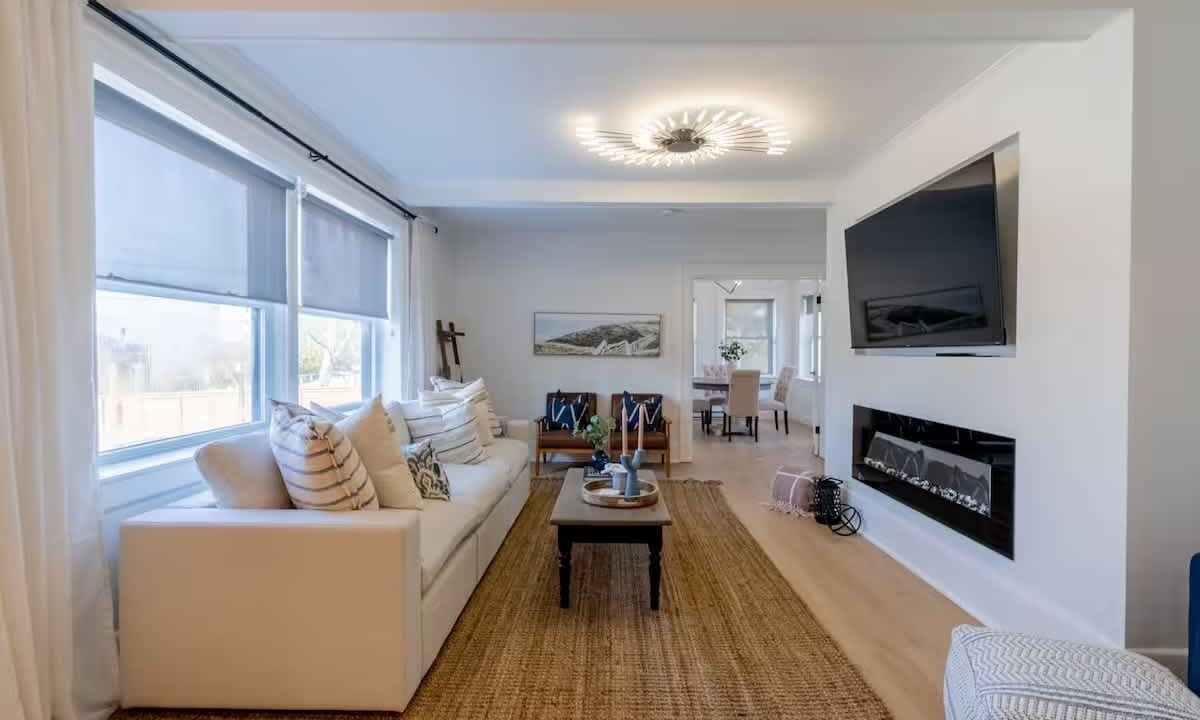 Photo of Livingroom in Grand Bend