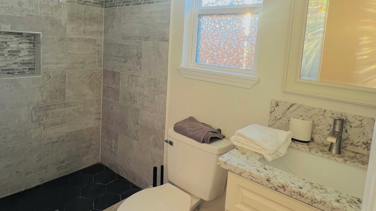 Photo of Bathroom in Porter