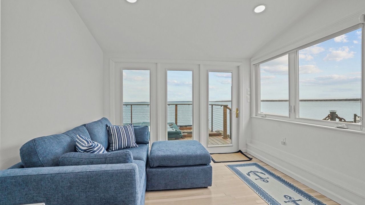 Photo of Livingroom in North Kingstown