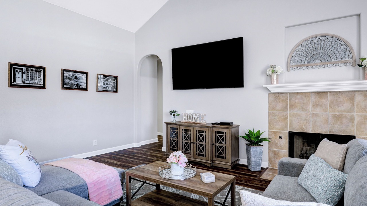 Photo of Livingroom in Helotes