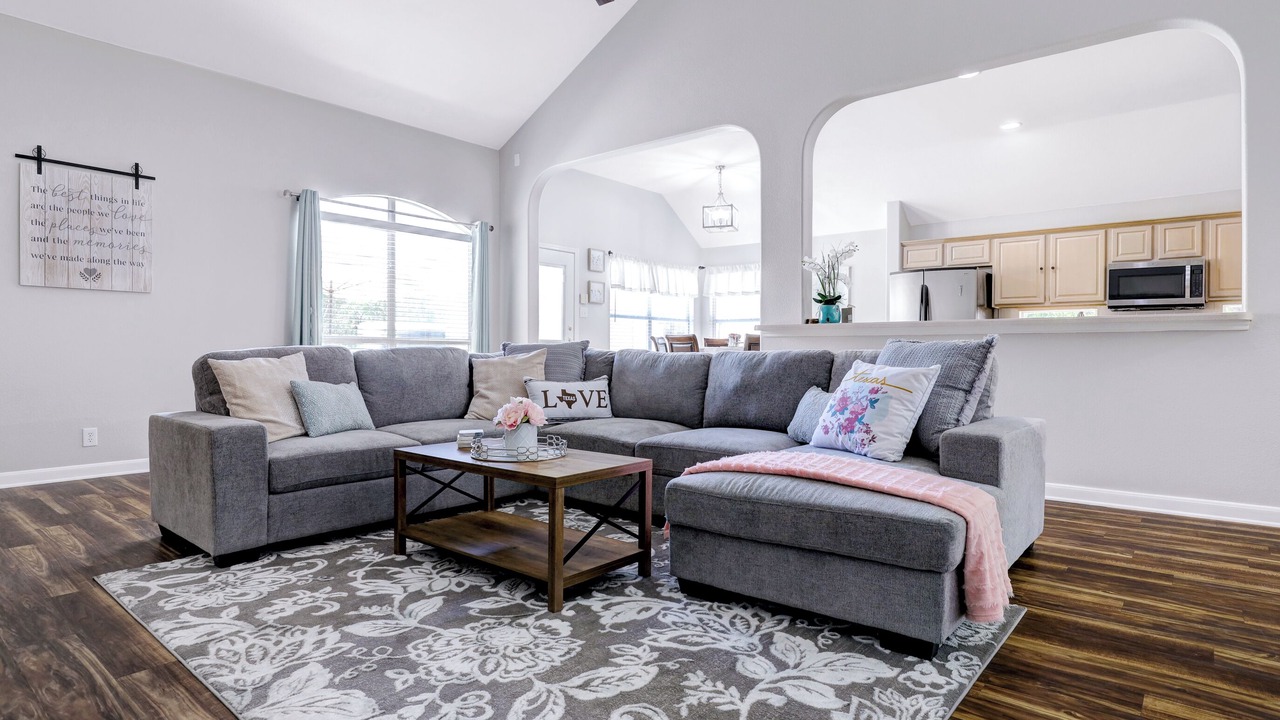 Photo of Livingroom in Helotes