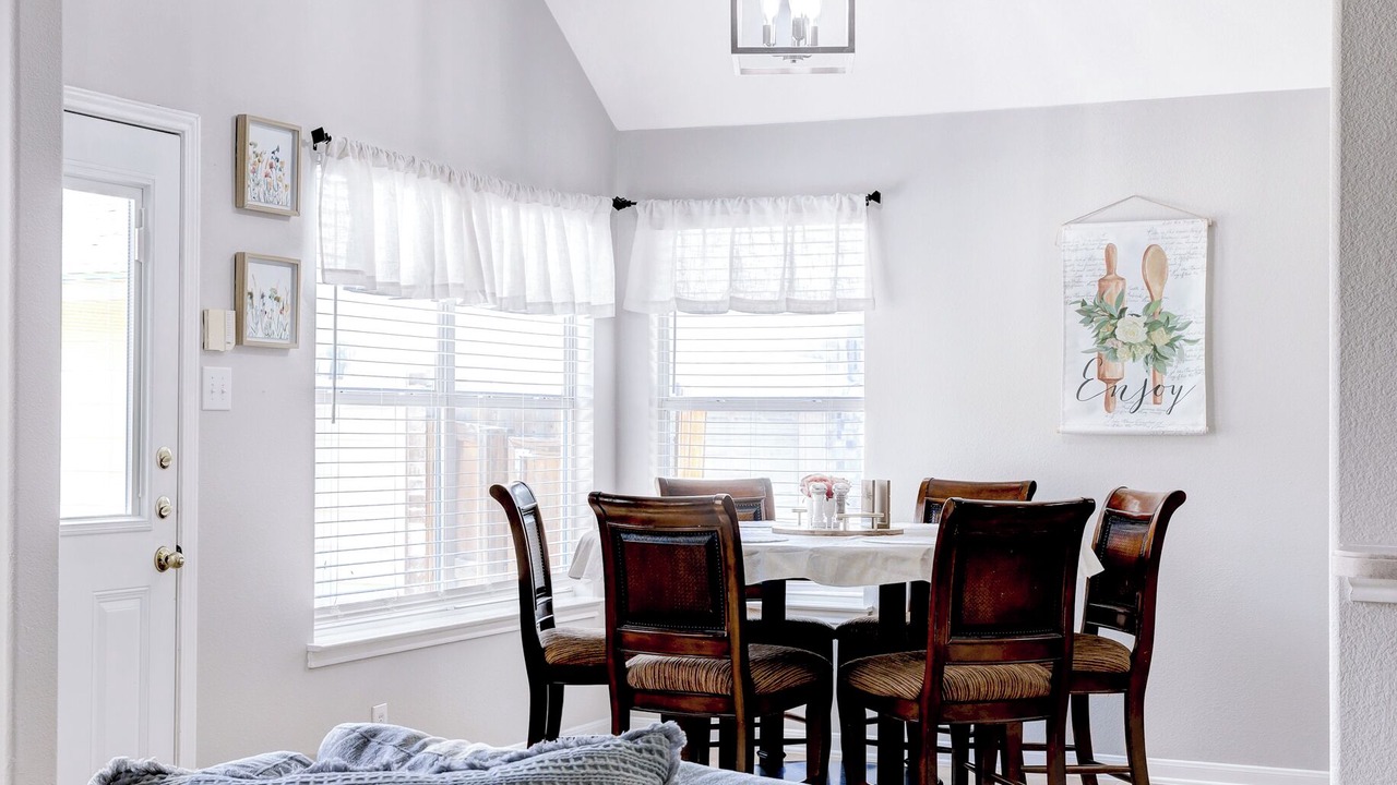 Photo of Livingroom in Helotes