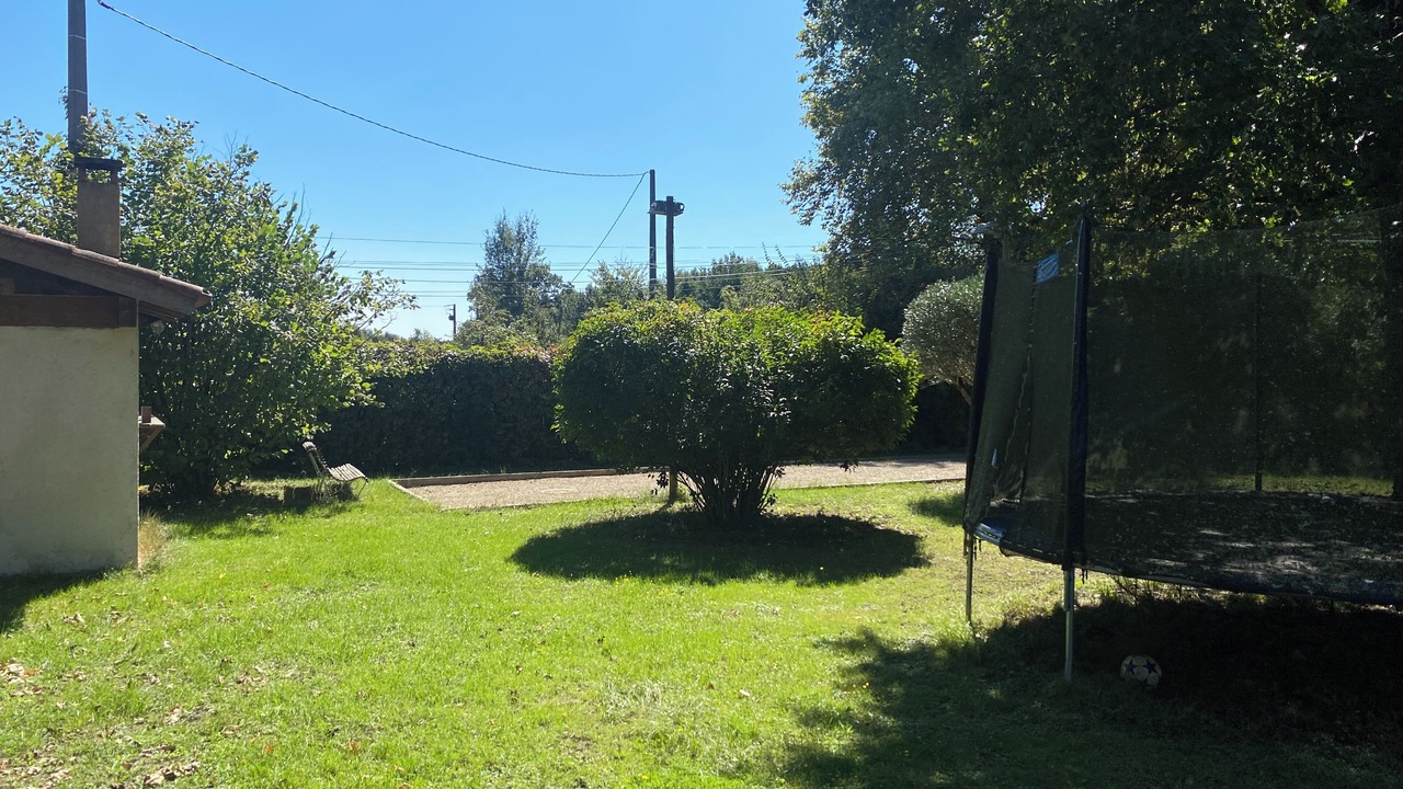Photo of Outdoor in Saint-Etienne-de-Tulmont