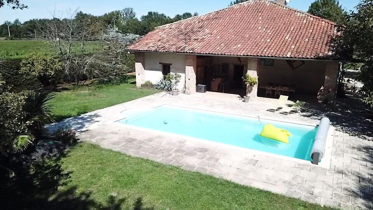Photo of Outdoor in Saint-Etienne-de-Tulmont