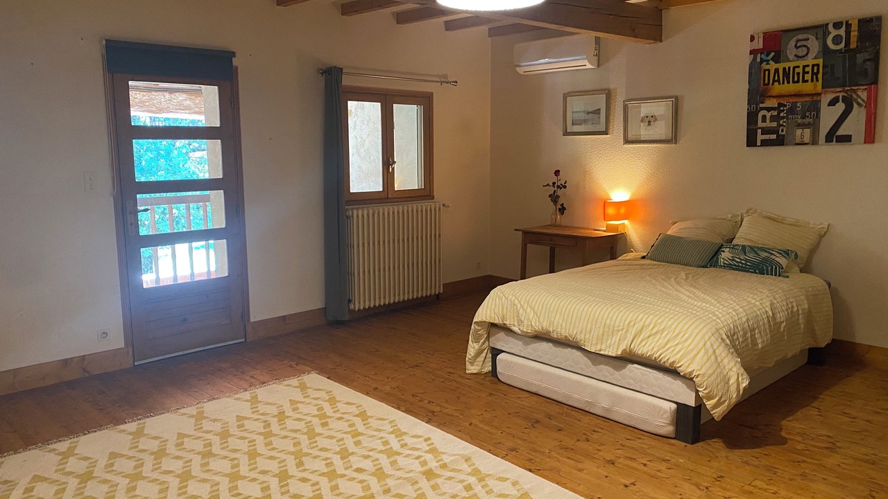 Photo of Bedroom in Saint-Etienne-de-Tulmont