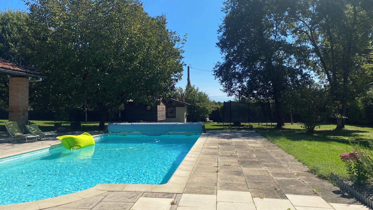 Photo of Outdoor in Saint-Etienne-de-Tulmont