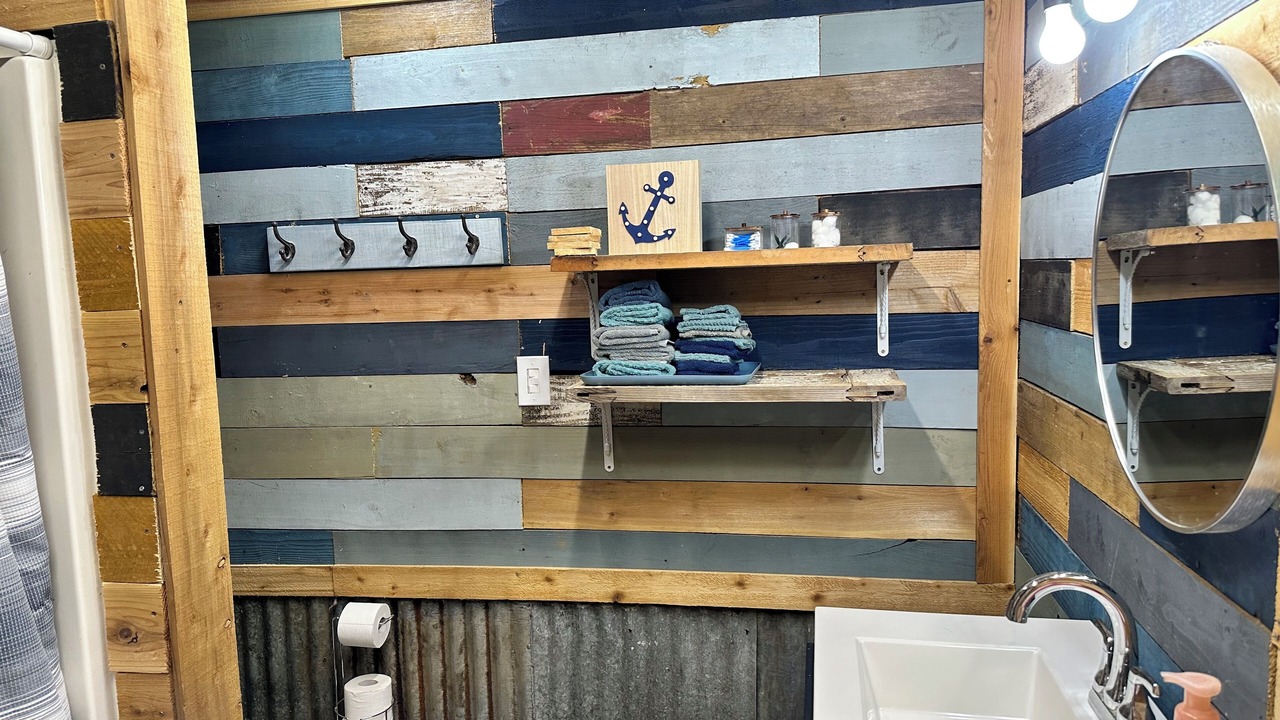Photo of Bathroom in Zavalla