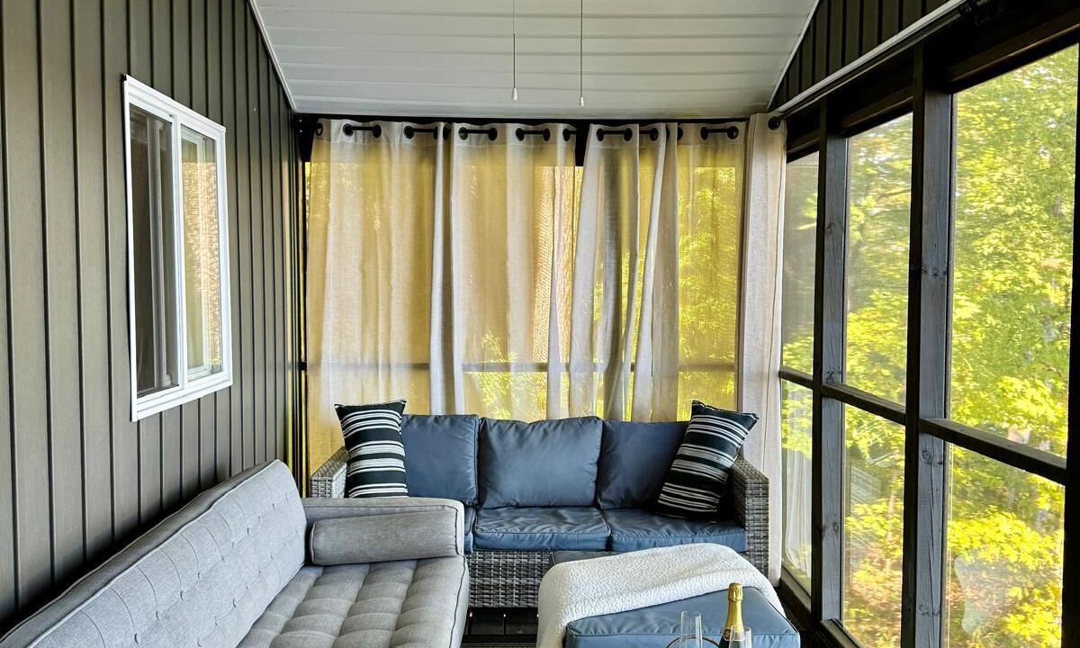Photo of Livingroom in Frontenac