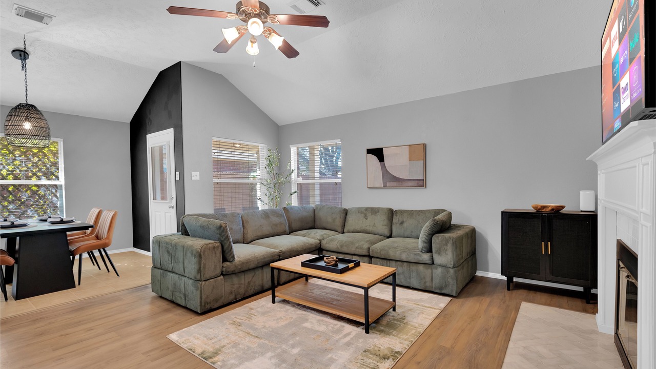 Photo of Livingroom in Spring