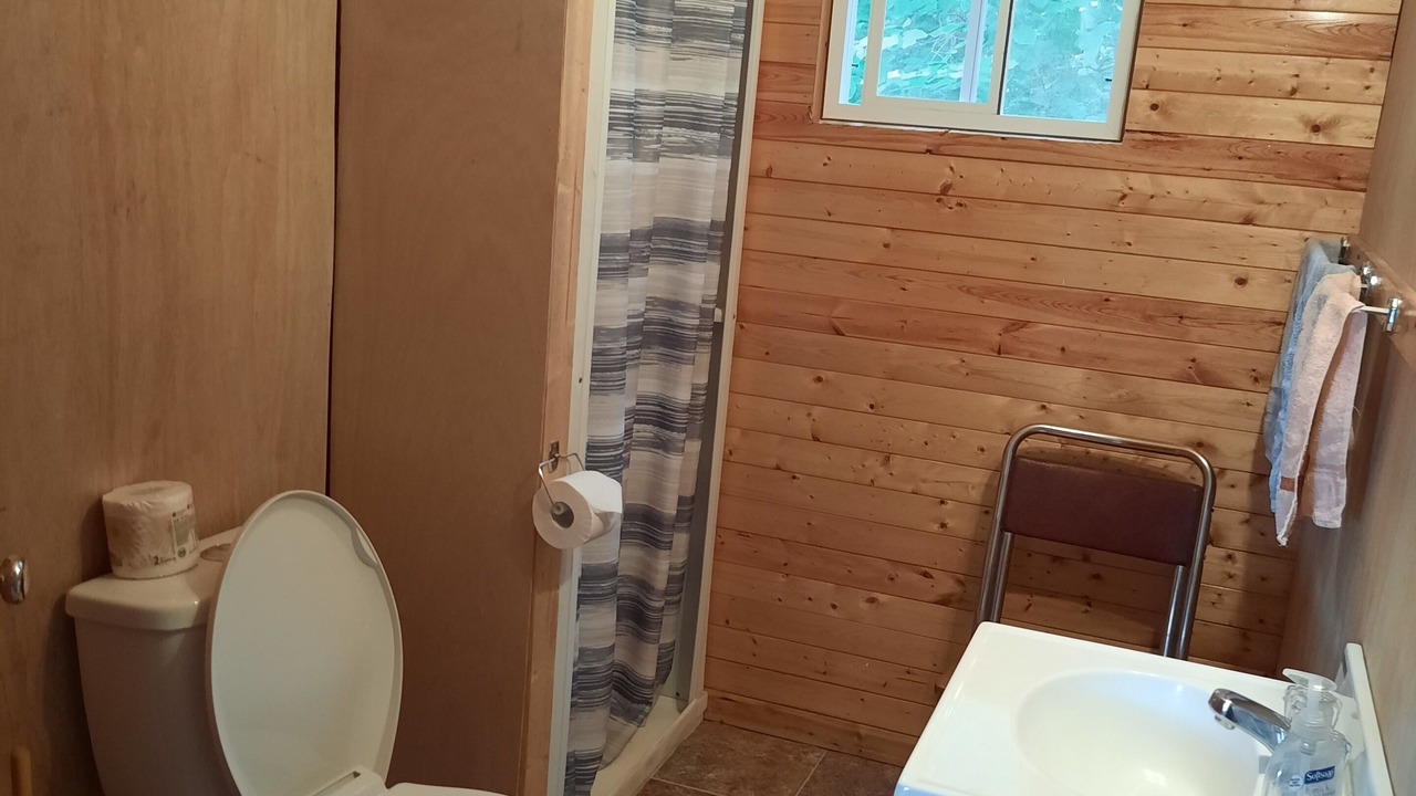 Photo of Bathroom in Sioux Narrows Nestor Falls