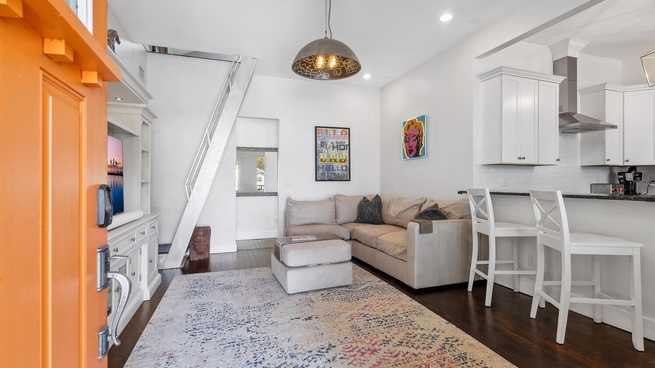 Photo of Livingroom in Laurel Park