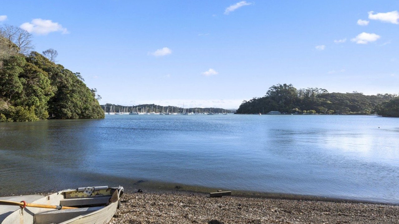 Photo of Others in Russell