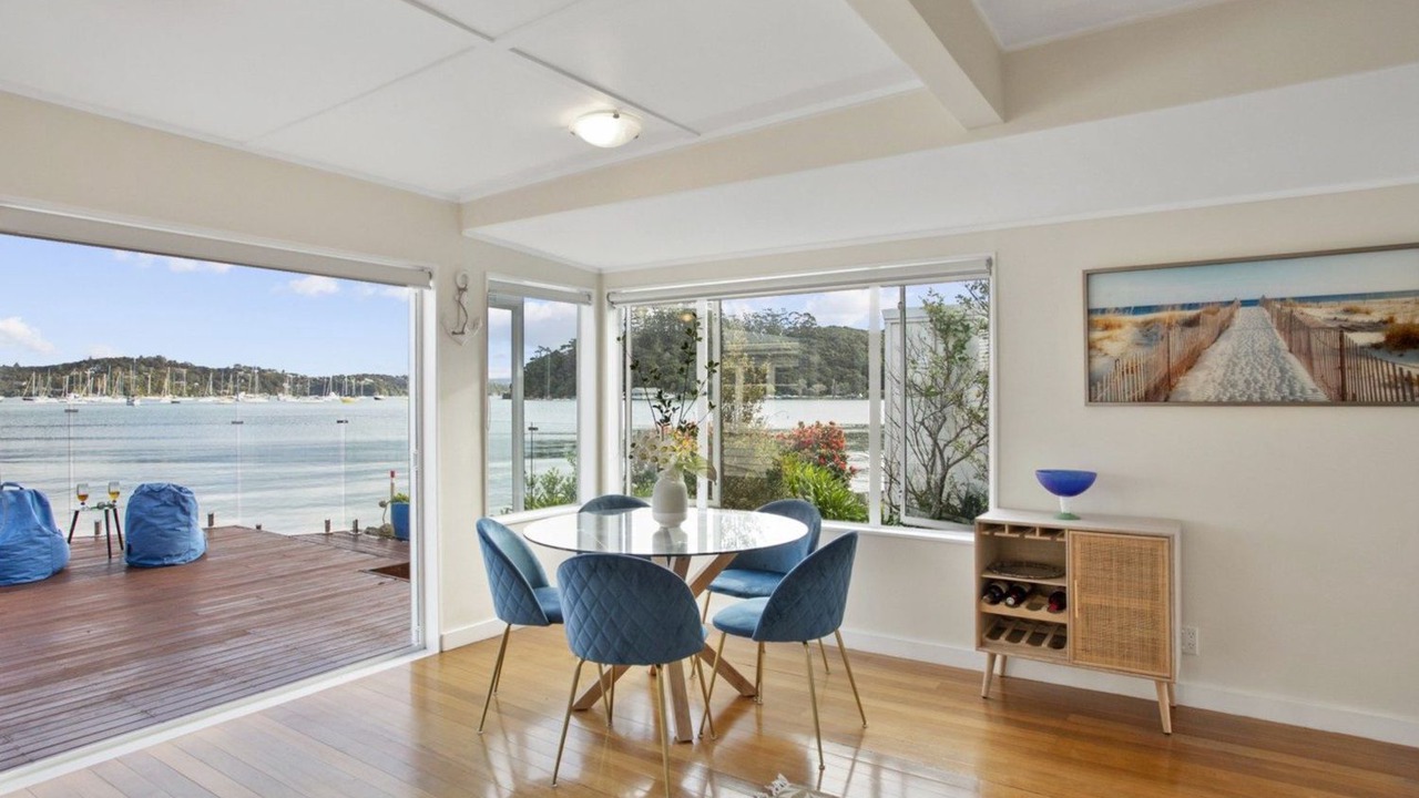 Photo of Others in Russell