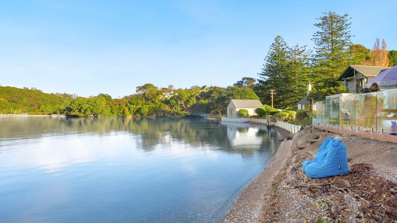 Photo of Others in Russell