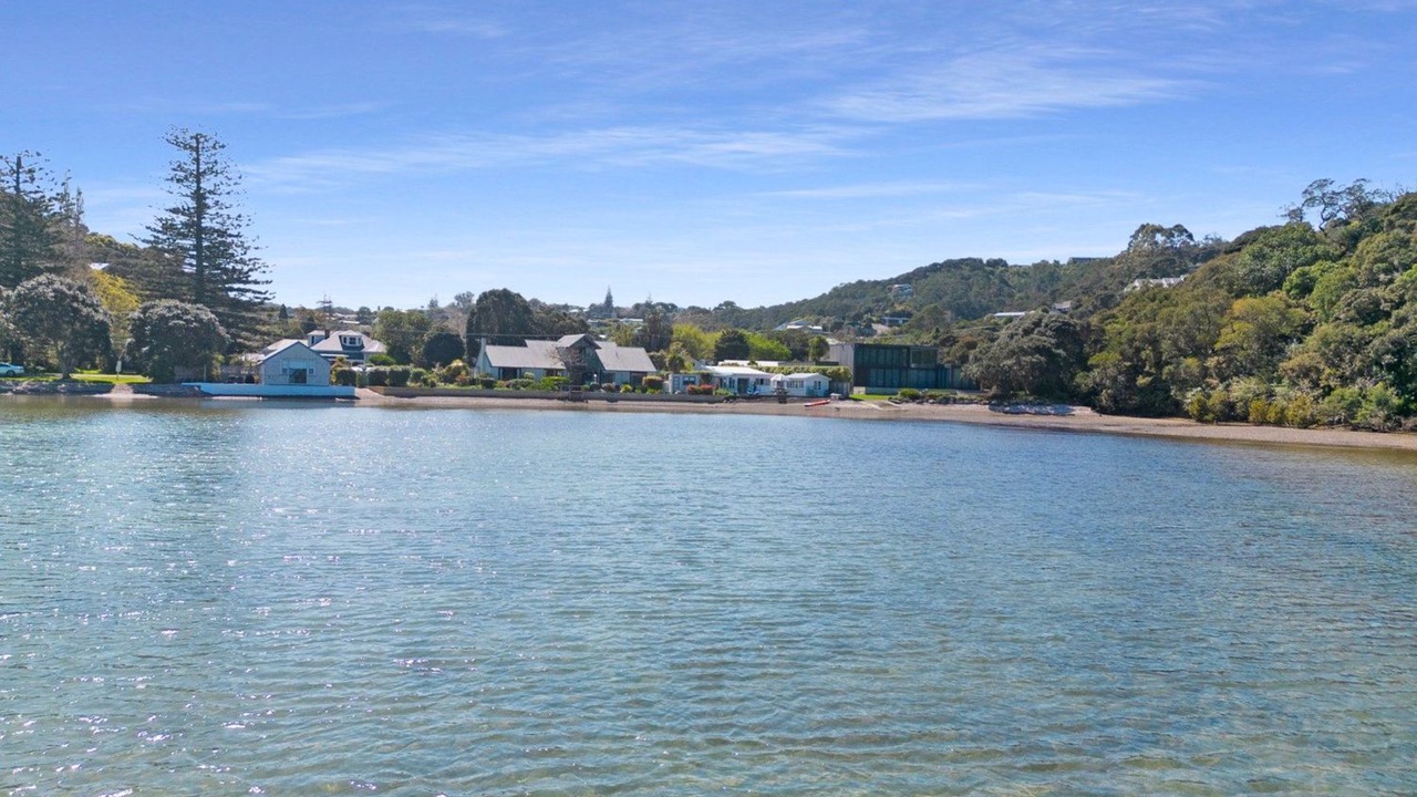 Photo of Others in Russell