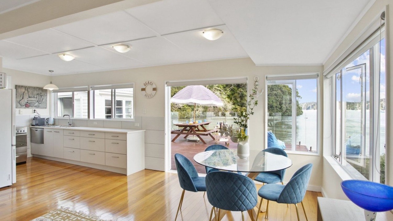 Photo of Others in Russell