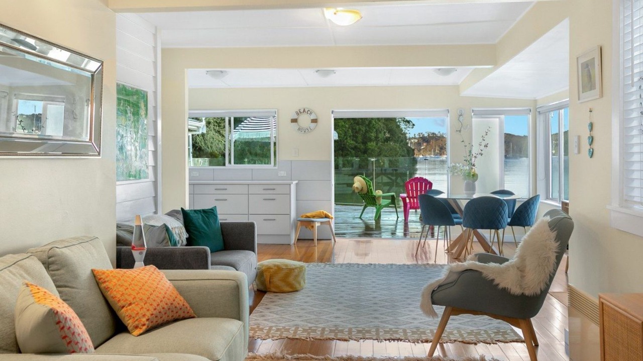 Photo of Livingroom in Russell