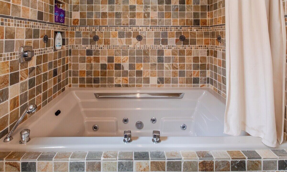 Photo of Bathroom in Shorepine Village