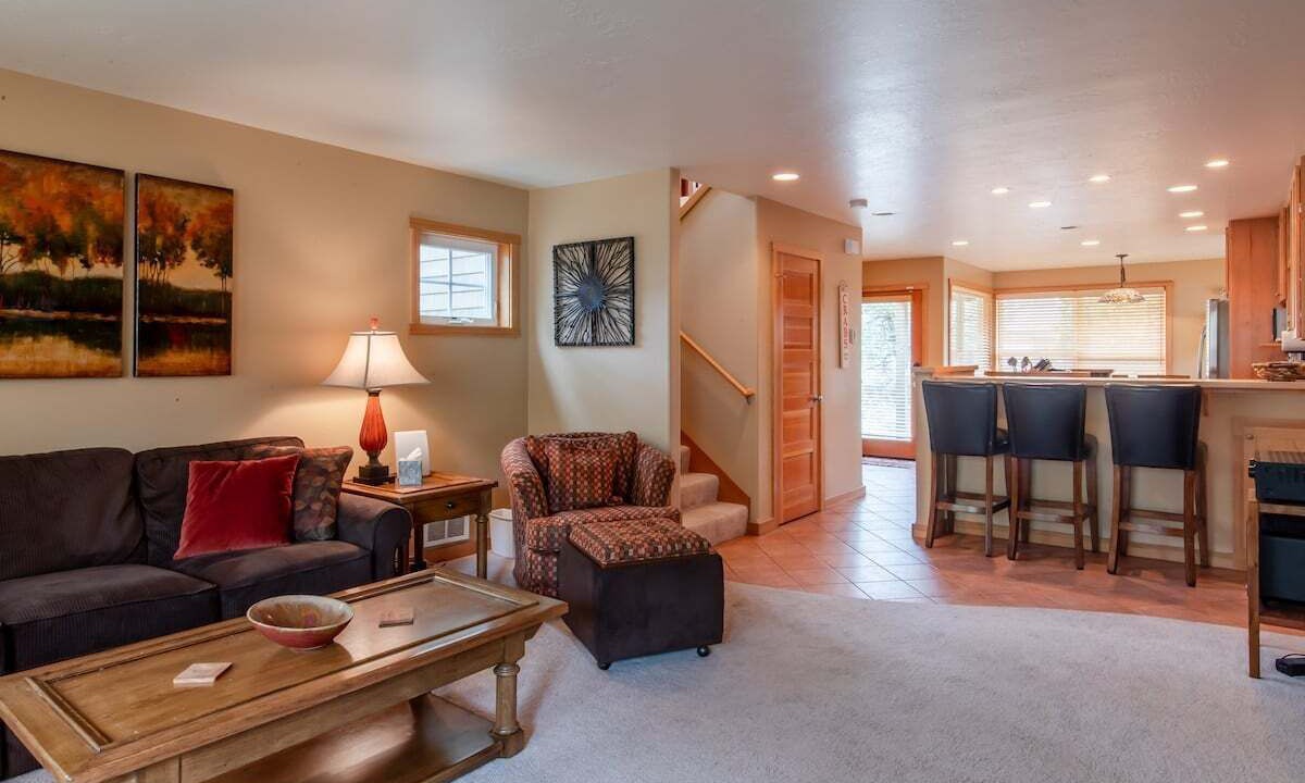 Photo of Livingroom in Shorepine Village