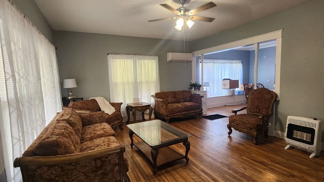 Photo of Livingroom in Clarksville